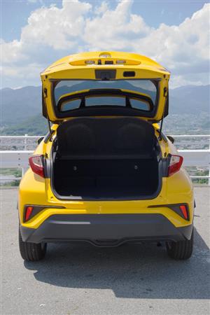 荷室の使い勝手は如何に。トヨタ・Ｃ－ＨＲ