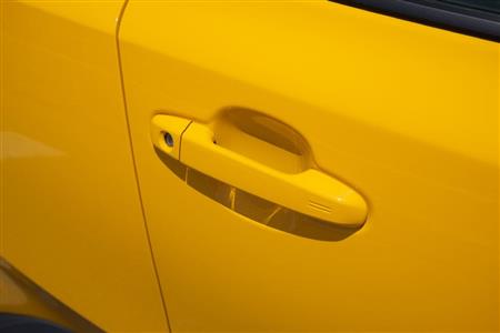 スマートエントリーのタッチセンサーを装備した前席ドアノブ。トヨタ・Ｃ－ＨＲ