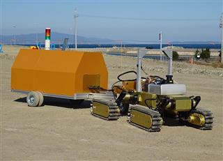 盛り土の強度検査を行う実験用ロボット（竹中工務店提供）