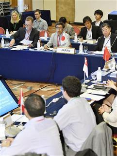 米国を除くＴＰＰの参加１１カ国による首席交渉官会合。奥中央はあいさつする梅本和義首席交渉官＝１２日午後、神奈川県箱根町
