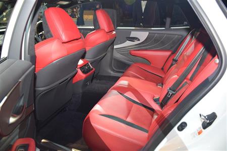 Ｆスポーツのリヤシート