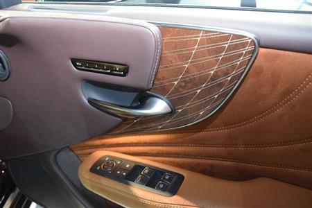 細部まで丁寧に作り込んだ内装。洗練されたウッドパネルが印象的だった