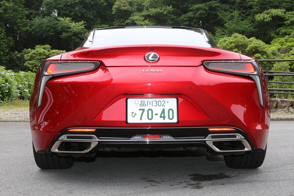 スポーツカーはリヤビューが大事