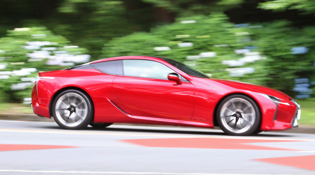 レクサス「ＬＣ５００」のサイドビュー