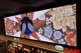 ３社の技術が融合したイオンモール新小松の大型ＬＥＤビジョン＝石川県小松市