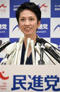 記者会見する民進党の蓮舫代表＝１８日午後、東京・永田町の民進党本部（酒巻俊介撮影）