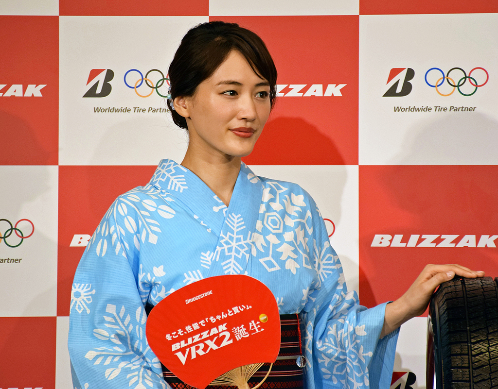 ブリヂストンの新商品発表会に浴衣姿で登場した綾瀬はるかさん