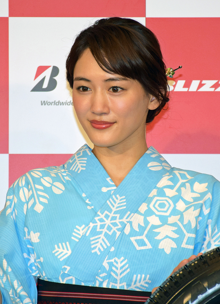 笑顔の綾瀬はるかさん