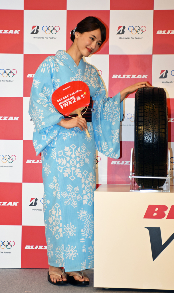 ブリヂストンの新商品発表会に浴衣姿で登場した綾瀬はるかさん