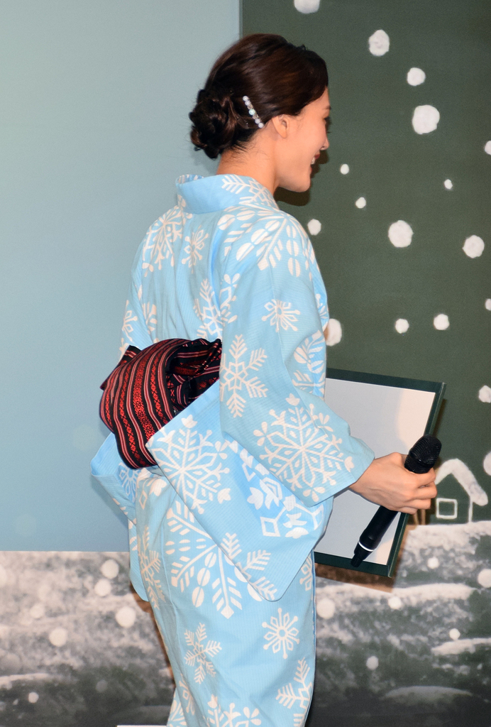 水色の浴衣姿が爽やか