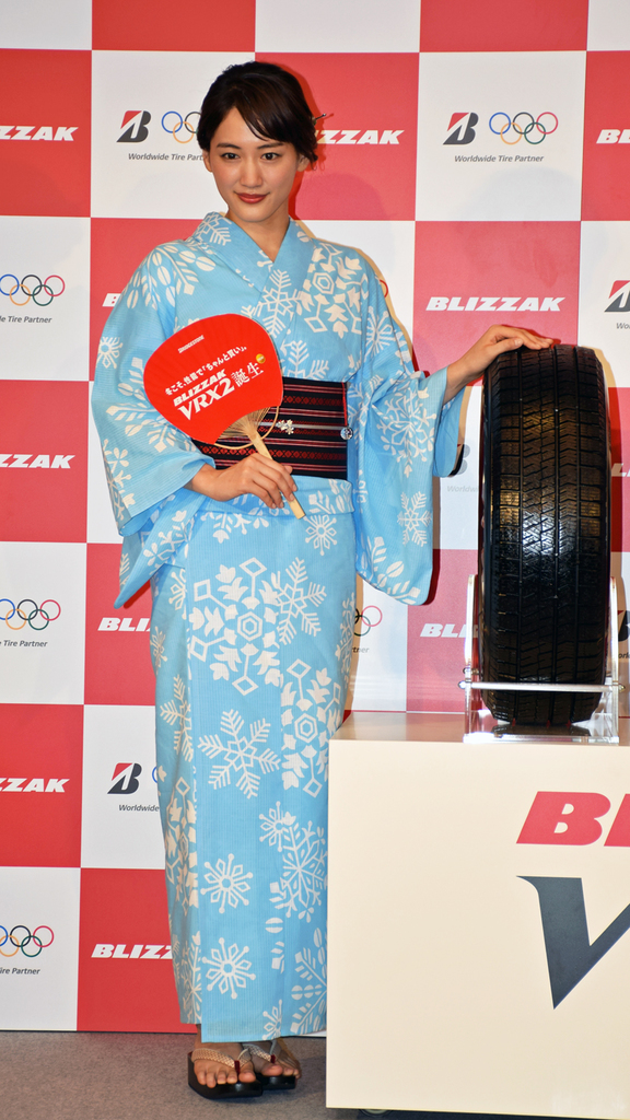 ブリヂストンの新商品発表会に浴衣姿で登場した綾瀬はるかさん