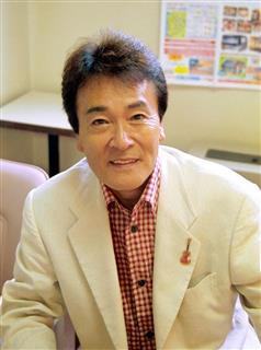 平尾昌晃さん＝２００１年６月