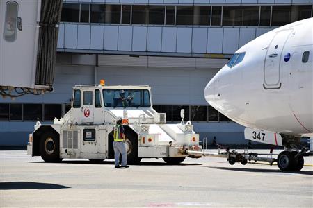 隣のスポットでもプッシュバックが行われていた