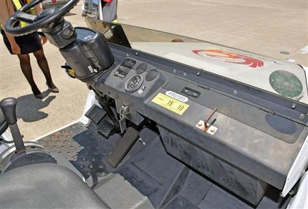 トーイングトラクターのインパネ。このトーイングカーはトヨタ製だった