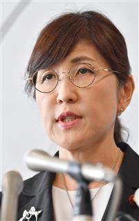 特別防衛監察に関する会見に臨む稲田防衛相＝２８日午前、防衛省（納冨康撮影）