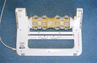 首回りに使用して女性が死亡した電動足マッサージ器（北海道警提供）