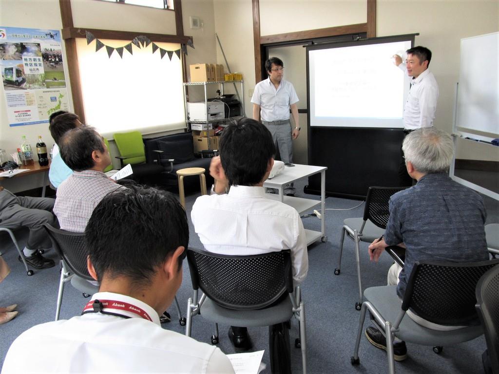 ＩＴセミナーＴＡＺＡＷＡＫＯベースで７月に開かれたＩＴセミナー。地元市民がＩＴのビジネス活用のノウハウを学んだ