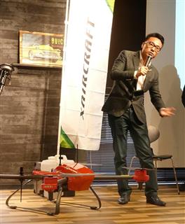 記者発表で質問に答えるＸＡＩＲＣＲＡＦＴ創業者のひとりＪｕｓｔｉｎＧＯＮＧ氏