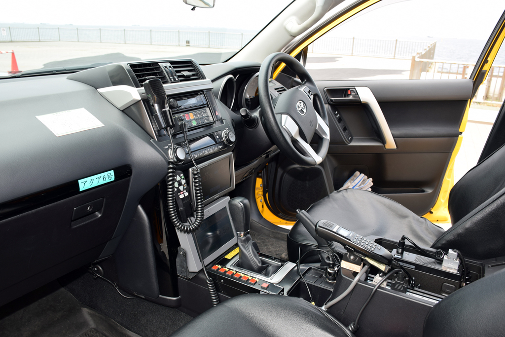 道路パトロールカーの中はこんな感じ