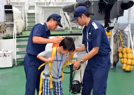 ライフゼムを装着した男の子は感想を聞かれるとひと言…「重い！」