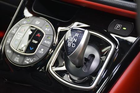 軽いタッチで操作できるエレクトロシフトマチック