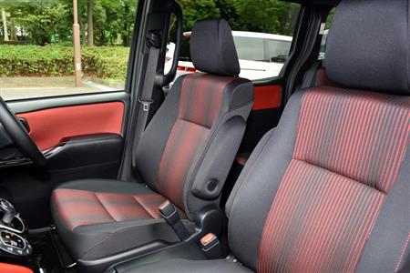 程よく柔らかいフロントシート。座り心地は良かった