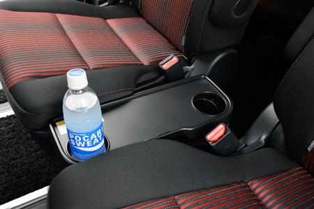 ２列目のサイドテーブル