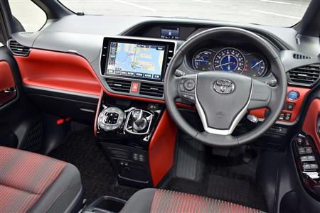 ブラッドオレンジが鮮やかなインテリア