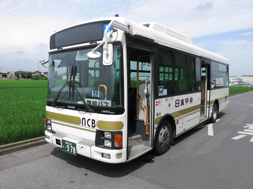 榛東線の「自転車積載バス」。写真にあるように中型の低床式ワンステップバスだ（日本中央バス提供）