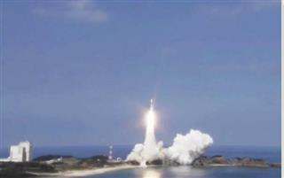 準天頂衛星「みちびき」３号機を搭載して打ち上げられたＨ２Ａロケット３５号機＝１９日午後、鹿児島県の種子島宇宙センター（ＪＡＸＡの中継画像から）