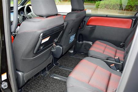 広々としたレッグスペースを確保している