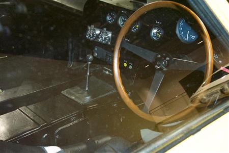 コクピットもヘビーデューティーな仕立て。トヨタ博物館２０００ＧＴ特別展