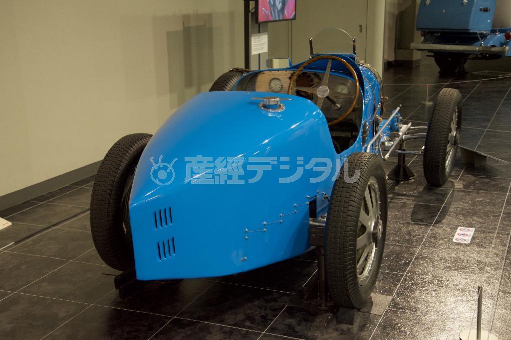フレンチブルーに塗られたブガッティ・タイプ３５Ｂ（１９２６年・仏）。トヨタ博物館