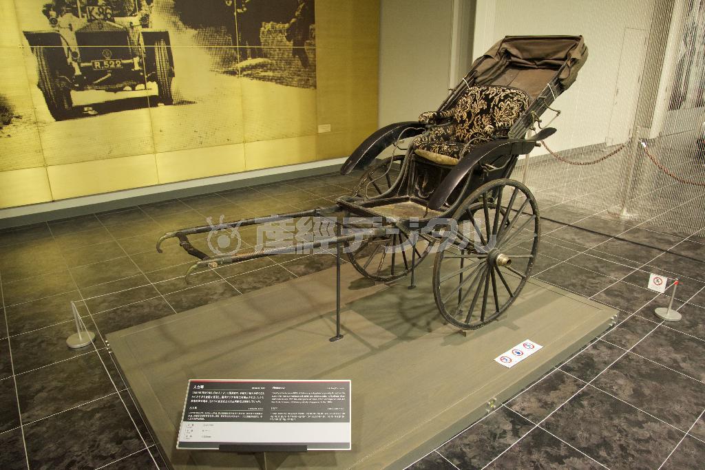 人力車（明治後期・日本）。トヨタ博物館