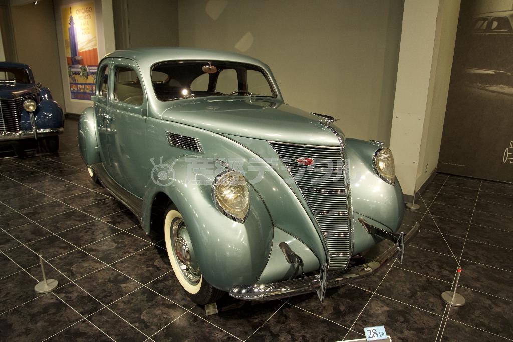 リンカーン・ゼファシリーズＨＢ（１９３７年・米）。トヨタ博物館