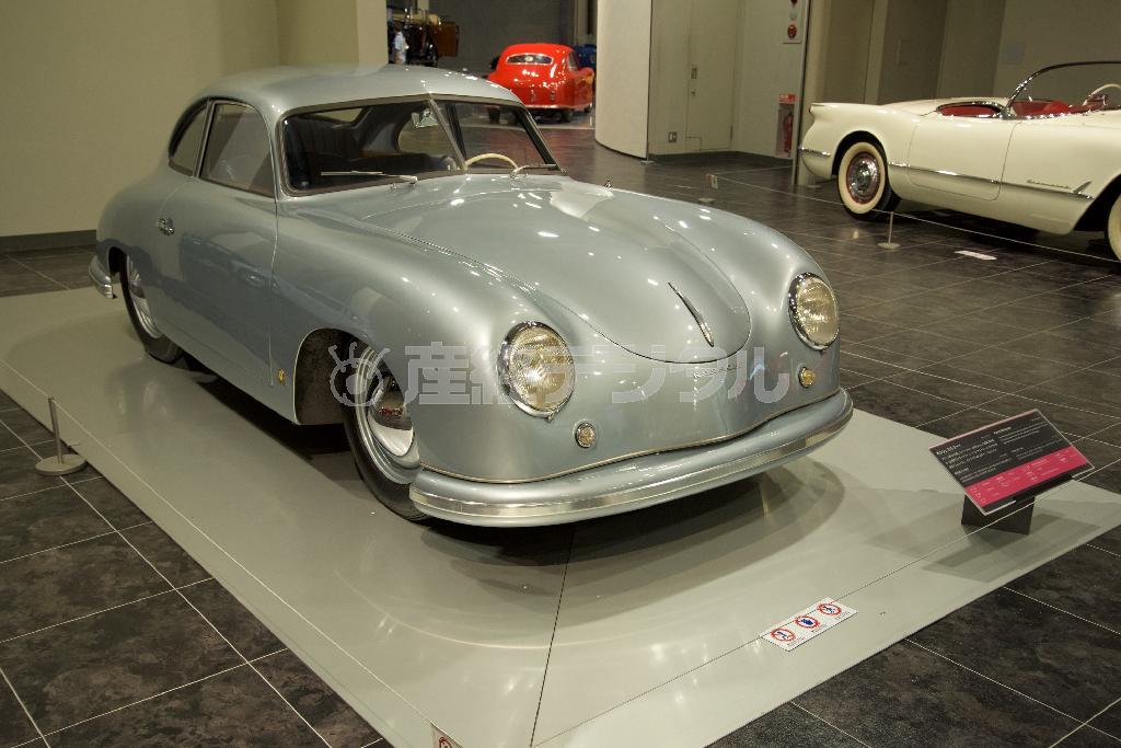 ポルシェ・３５６クーペ（１９５１年・独）。トヨタ博物館