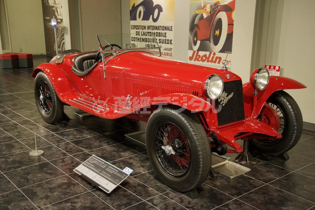 イタリアンレッドのアルファロメオ・６Ｃ１７５０グランスポルト（１９３０年・伊）。トヨタ博物館