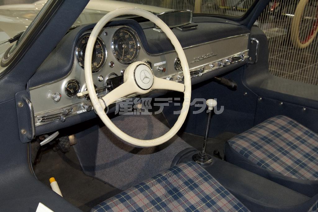 メルセデスベンツ・３００ＳＬクーペ（１９５５年・独）。トヨタ博物館