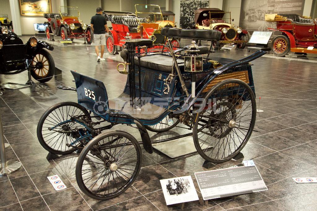 ベンツ・ヴェロ（１８９４年・独）。トヨタ博物館