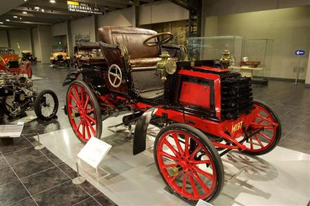 パナール・ルヴァッソールＢ２（１９０１年・仏）。トヨタ博物館