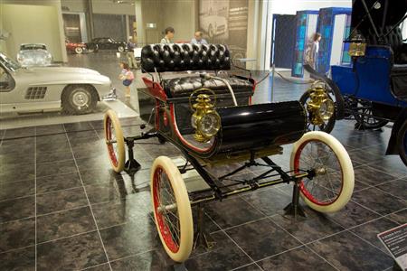 オールズモビル・カーブドダッシュ（１９０２年・米）。トヨタ博物館