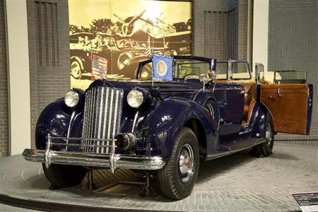パッカード・トゥエルヴ“ルーズヴェルト専用車”（１９３９年・米）。トヨタ博物館