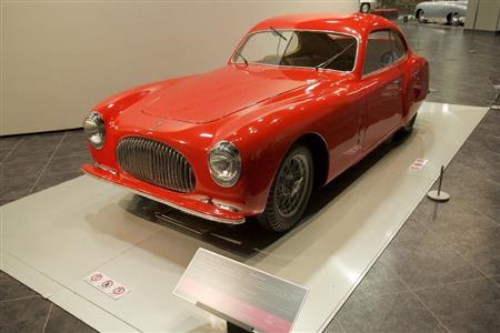 ボンネットとフェンダーの一体化はこのあたりから。チシタリア・２０２クーペ（１９４７年・伊）。トヨタ博物館