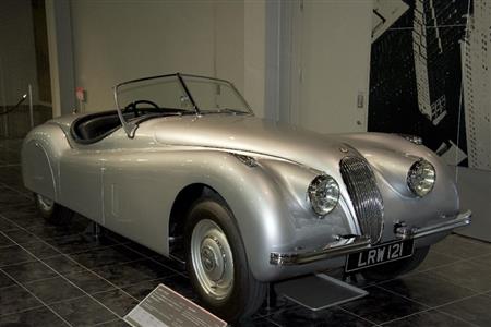 ジャガー・ＸＫ１２０（１９５１年・英）。トヨタ博物館