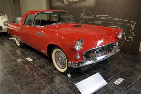 コルベットの好敵手、フォード・サンダーバード（１９５５年・米）。トヨタ博物館