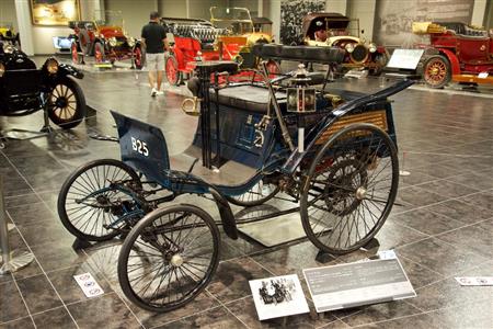 ベンツ・ヴェロ（１８９４年・独）。トヨタ博物館