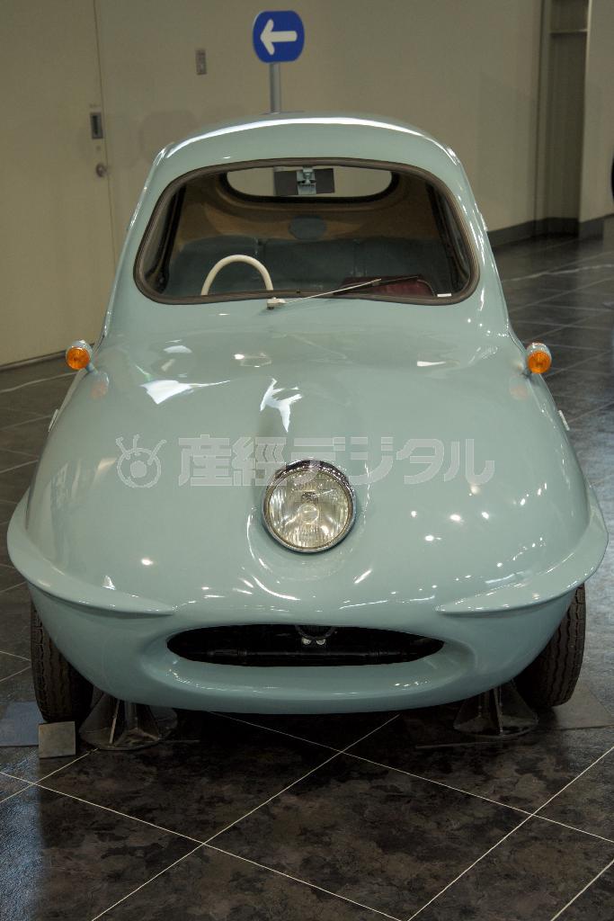 一つ目小僧みたいでかわいいフジキャビン・５Ａ型（１９５５年・日）。ハンドルは楕円形。トヨタ博物館