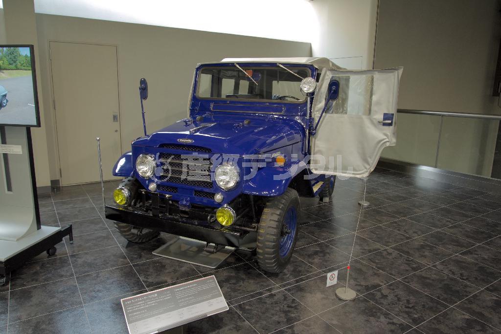 トヨタ・ランドクルーザーＦＪ－２５Ｌ型（１９５７年・日）。トヨタ博物館