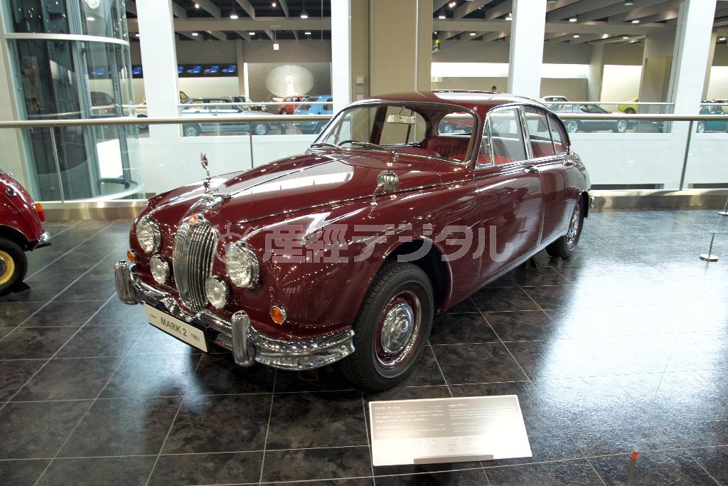 見た目はクラシック、なのにレースやラリーで活躍した中身とのギャップが萌えます。ジャガー・マーク２（１９６１年・英）。トヨタ博物館