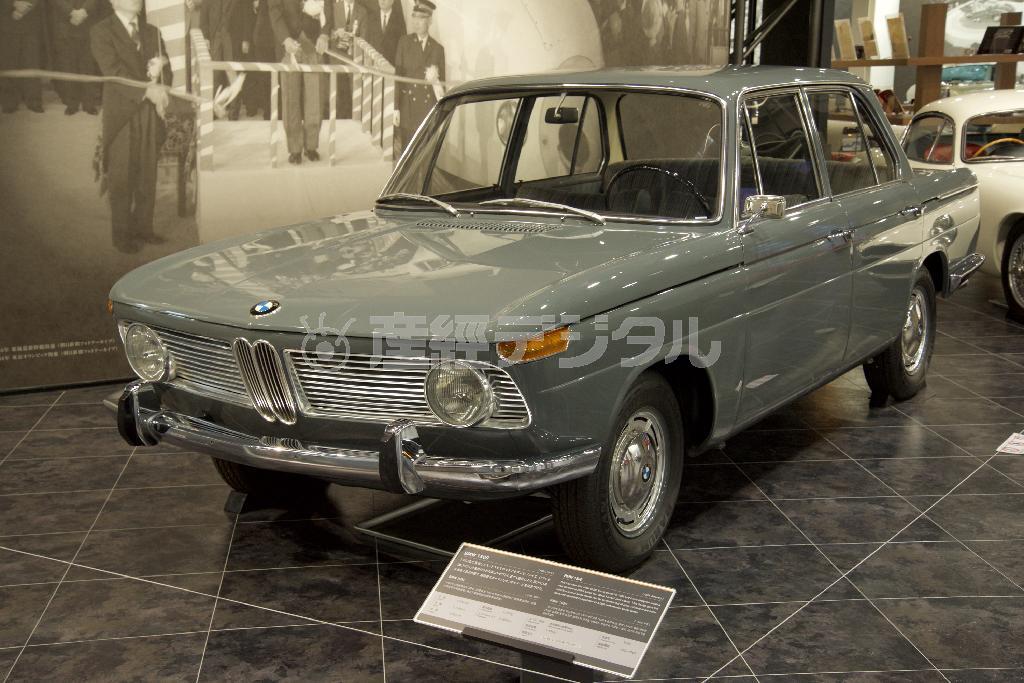 後の２００２、現在の３シリーズの原型となった傑作スポーツサルーン。ＢＭＷ・１５００（１９６３年・独）。トヨタ博物館